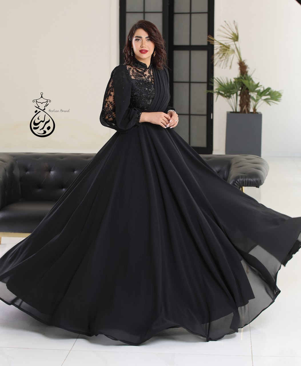 لباس مجلسی زنانه گلرخ جنس کرپ حریر از رو به رو